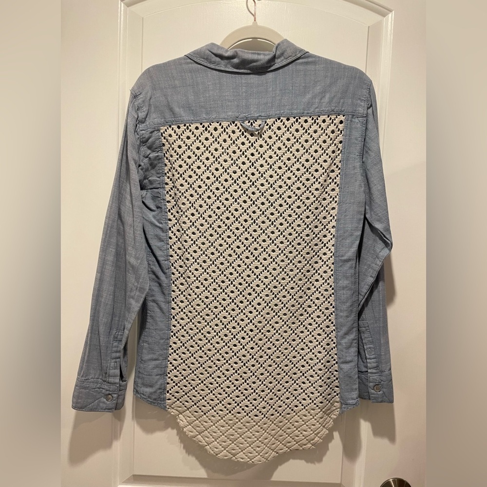 Free People Slubby Chambray Lace Back trip shirt size S - Picture 2 of 2